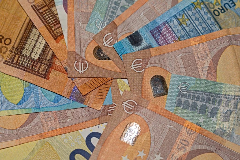 Uporaba mikroinvesticij za ustvarjanje dodatnega dohodka Uporaba mikroinvesticij za ustvarjanje dodatnega dohodka