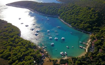 Aktivne počitnice na Hvaru: Pohodništvo, kolesarjenje in vodni športi